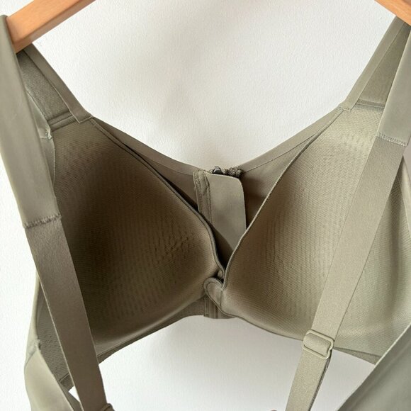 Victoria's Secret VSX Knockout Front Close Sports Bra Size 34C - Picture 6 of 7